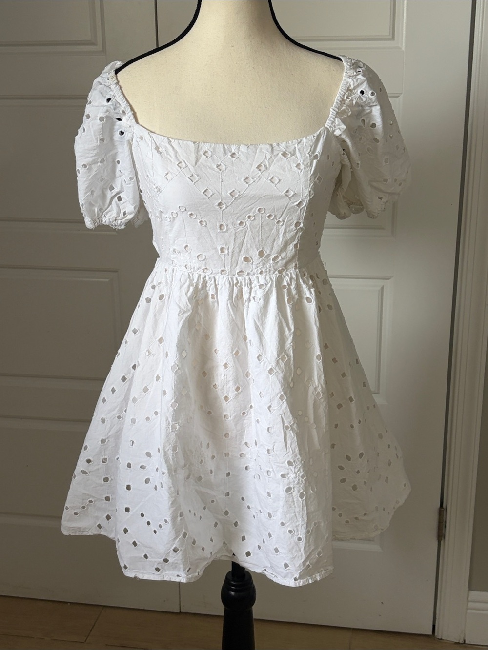 Zara White Eyelet Square-Neck Puff Sleeve Mini Dress sz M
